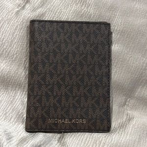 Authentic Michael Kors Logo Passport Wallet! Brand New Never Used